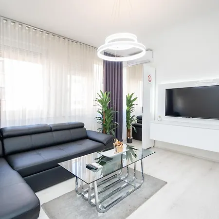 Stella Center Apartment